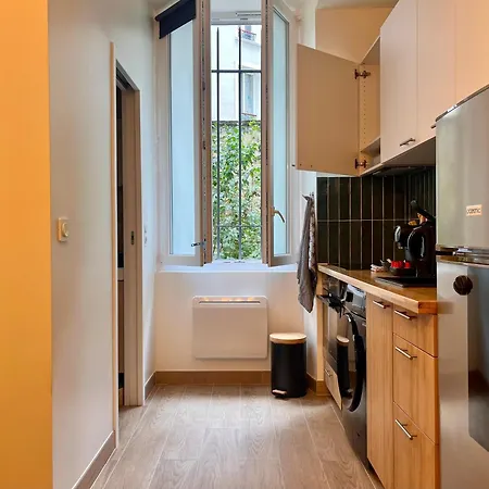 Fully Equipped - 2 Guests - 4 Mins From The Metro *