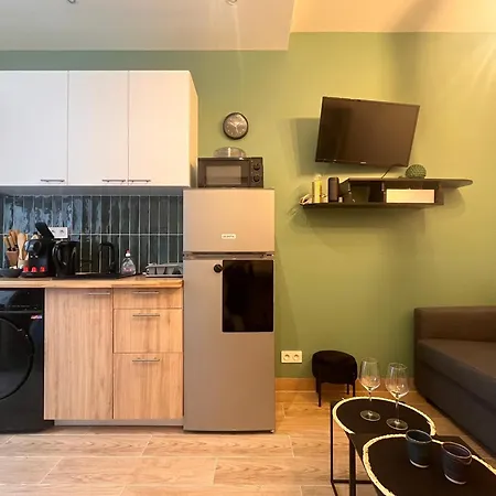 Fully Equipped - 2 Guests - 4 Mins From The Metro شقة *