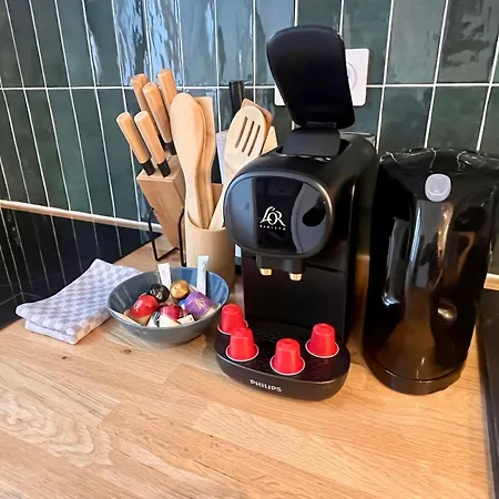 Fully Equipped - 2 Guests - 4 Mins From The Metro شقة