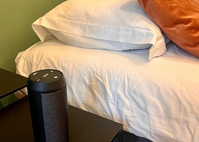 Fully Equipped - 2 Guests - 4 Mins From The Metro Apartmán