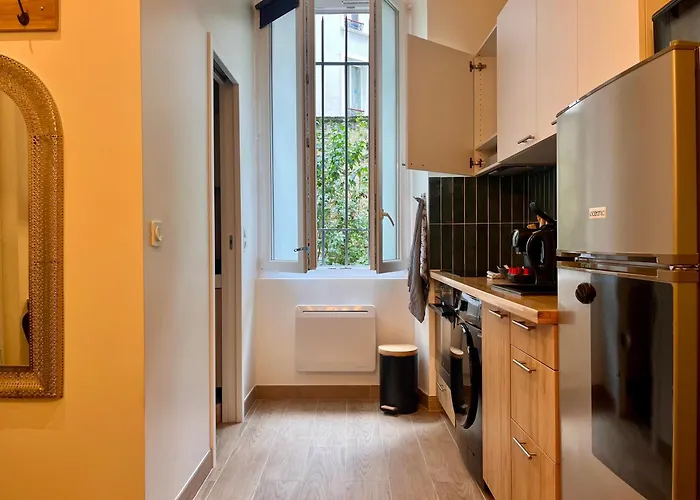 Fully Equipped - 2 Guests - 4 Mins From The Metro *