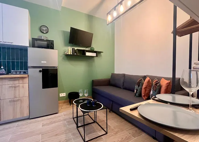 Fully Equipped - 2 Guests - 4 Mins From The Metro