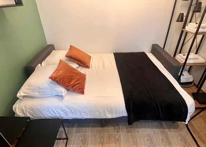 Fully Equipped - 2 Guests - 4 Mins From The Metro Apartmán *