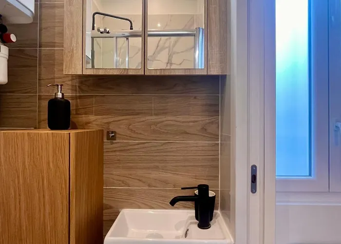 Fully Equipped - 2 Guests - 4 Mins From The Metro * Paris