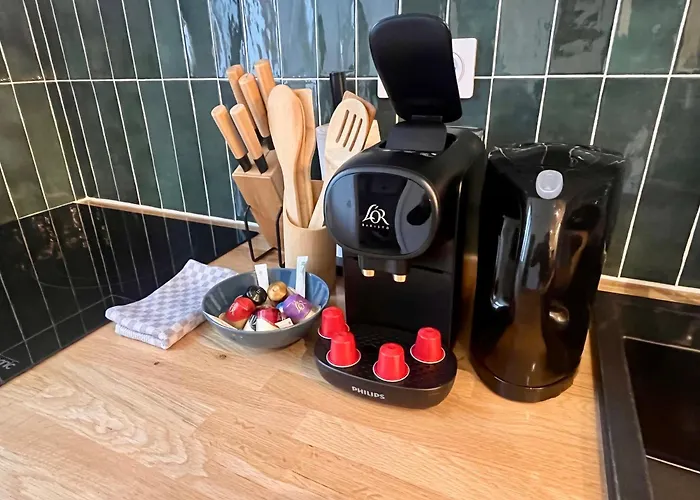 Fully Equipped - 2 Guests - 4 Mins From The Metro Apartmán