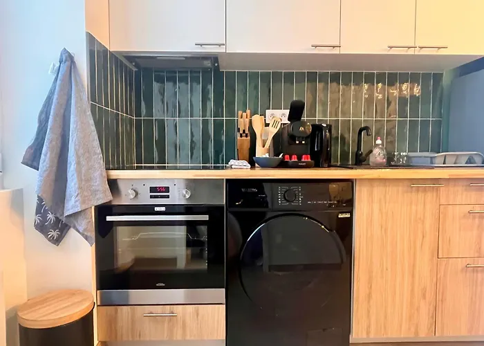 Fully Equipped - 2 Guests - 4 Mins From The Metro Appartamento *